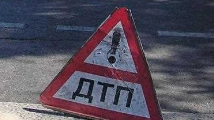 У Франківську зіткнулися три автомобілі. Двоє водіїв травмовано