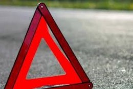 У Коломийському районі «Мазда» врізалася в електроопору: водій і пасажир у лікарні
