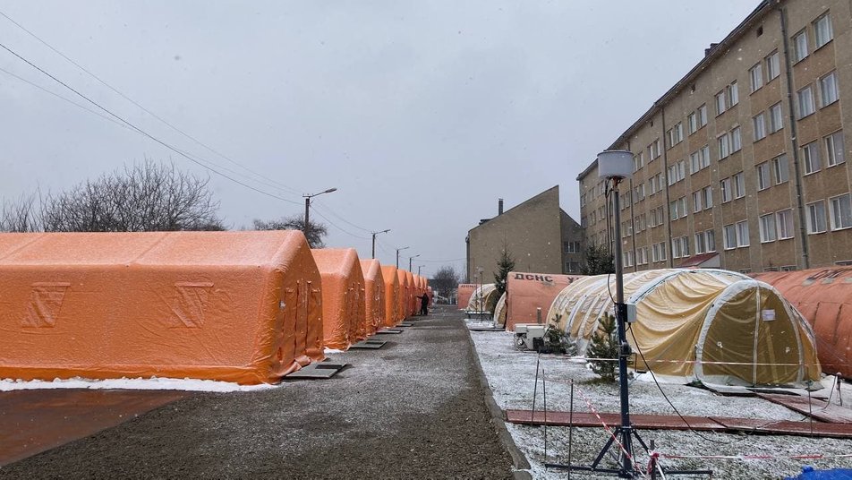 На Прикарпатті у мобільний госпіталь доставили першого пацієнта