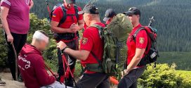 Прикарпатські рятувальники допомогли двом туристам, які травмувалися в горах