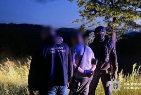 На Прикарпатті викрили організатора нелегального переправлення чоловіків через кордон: за “послугу” просив $8 тисяч