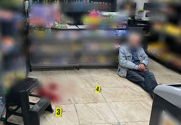 В Івано-Франківську п’яний чоловік у магазині завдав знайомому ножового поранення