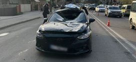 Тіло опинилося на даху авто: в аварії у Франківську загинув пішохід