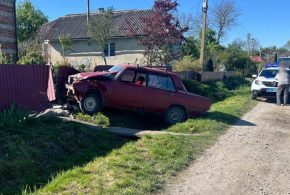 На Івано-Франківщині водій “Жигулів” заїхав в огорожу (ФОТО)