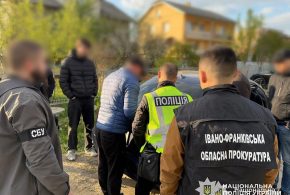 На Прикарпатті посадовець ЦНАПу попався на хабарі