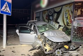 На Косівщині п’яний водій заїхав у літній майданчик АЗС: семеро травмованих
