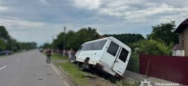 На Прикарпатті в аварії за участі автобуса травмувалися 6 людей