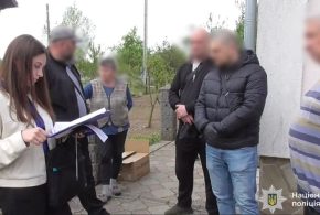 Конопляна “ферма” у будинку та порох у схованці: мешканцю Калуша повідомили про підозру