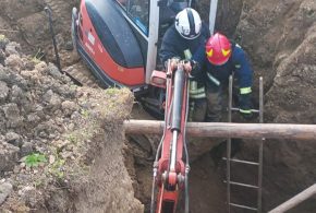У Верховині під час копання криниці чоловіка засипало землею