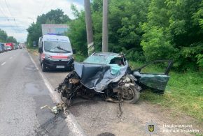 Поблизу Ямниці зіткнулися легкове авто та рейсовий автобус: травмовані обоє водіїв та 13 пасажирів