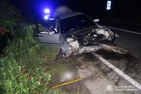 У Делятині п’яний водій BMW заїхав в огорожу. Троє пасажирів травмовано