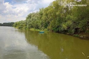 На Дністрі врятували двох чоловіків, які опинилися заблокованими на острівці посеред річки