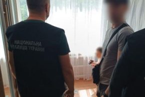 На Прикарпатті чоловік обікрав колишню вчительку на майже 1,3 мільйона гривень