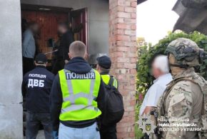 На Прикарпатті викрили іноземця, який налагодив масштабну торгівлю психотропами