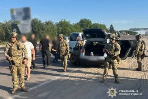 На Прикарпатті троє у балаклавах увірвалися до оселі, побили жінку та пограбували