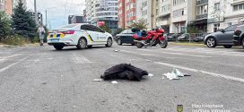 В Івано-Франківську водій мотоцикла збив жінку на пішохідному переході та втік