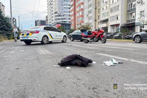В Івано-Франківську водій мотоцикла збив жінку на пішохідному переході та втік