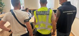 На Прикарпатті затримали лікарку, яка вимагала у військового 5 000 доларів за висновок ВЛК та встановлення інвалідності
