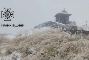 На горі Піп Іван випав перший сніг (ВІДЕО)