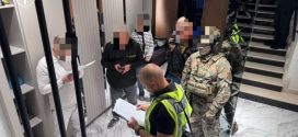 На Прикарпатті чоловіка підозрюють у шахрайстві на понад 5,4 млн грн