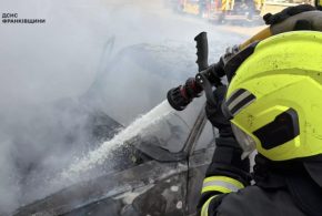 У Микитинцях загорівся легковий автомобіль
