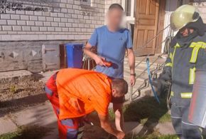 У Брошневі-Осаді рятувальники витягнули чоловіка з криниці