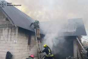 У Коломийському районі ліквідували пожежу гаражу